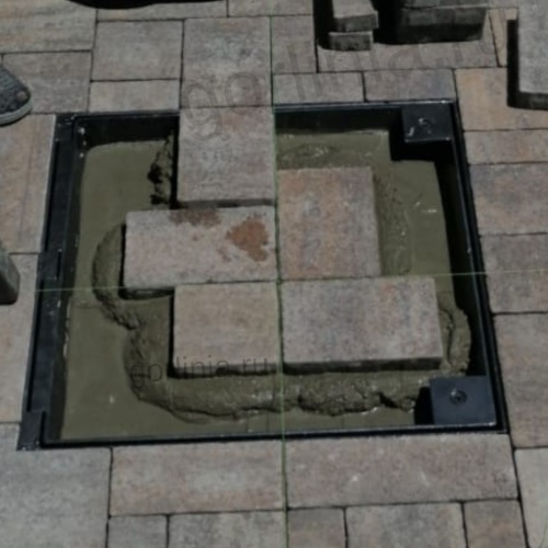 Кладка брусчатки внутрь люка Кладка брусчатки в полость крышки заполняемого люка под тротуарную плитку